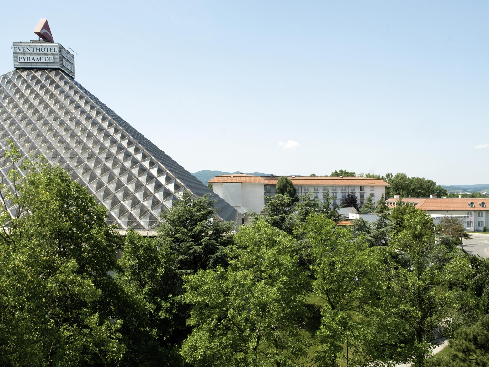 Eventhotel Pyramide Voesendorf Exterior photo